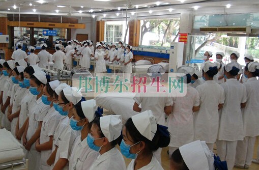 四川省人民醫(yī)院護士學校