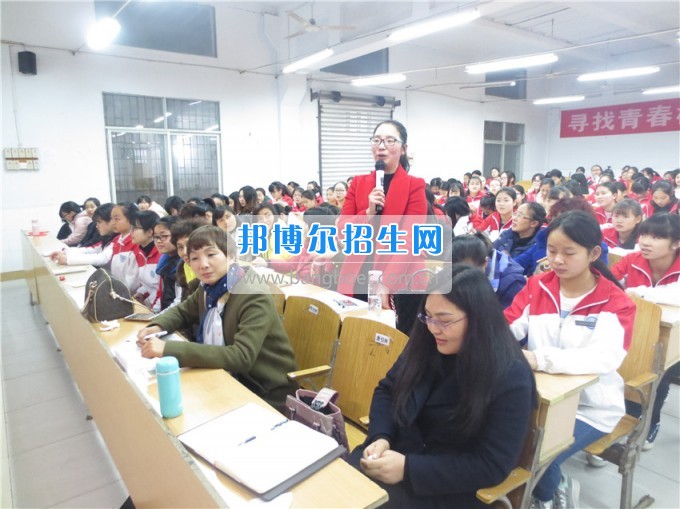 南充師范學(xué)?；ㄩ_滿堂盛世春——南充師范歡慶“三八”節(jié)