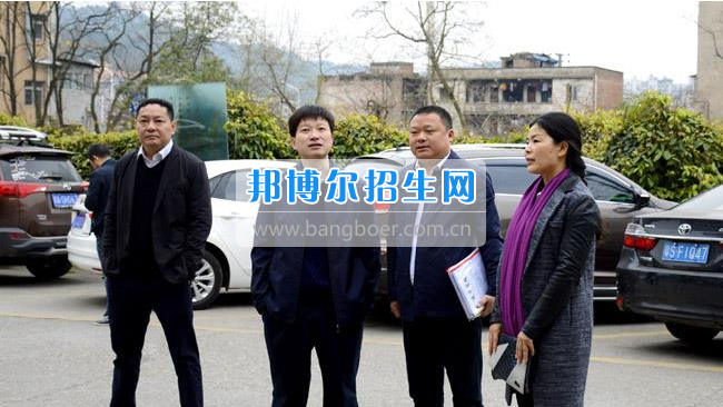 區(qū)委常委、宣傳部長邱躍峰一行視察南充市建華職業(yè)中學(xué)