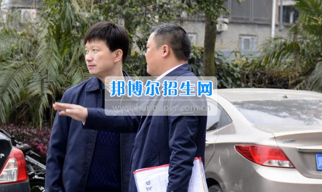 區(qū)委常委、宣傳部長邱躍峰一行視察南充市建華職業(yè)中學(xué)