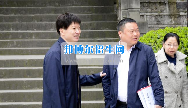 區(qū)委常委、宣傳部長邱躍峰一行視察南充市建華職業(yè)中學(xué)