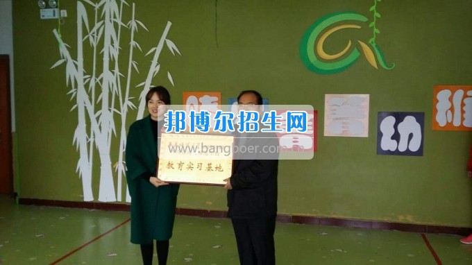 南充師范學(xué)校蔡禮儒校長赴高坪、嘉陵參加實習(xí)就業(yè)基地掛牌并看望實習(xí)生