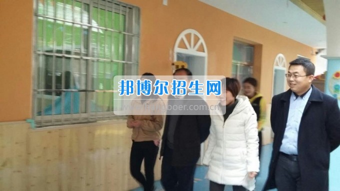 南充師范學(xué)校蔡禮儒校長赴高坪、嘉陵參加實習(xí)就業(yè)基地掛牌并看望實習(xí)生