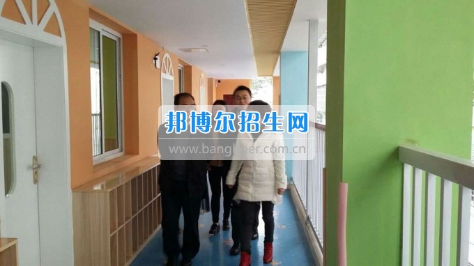 南充師范學(xué)校蔡禮儒校長赴高坪、嘉陵參加實習(xí)就業(yè)基地掛牌并看望實習(xí)生