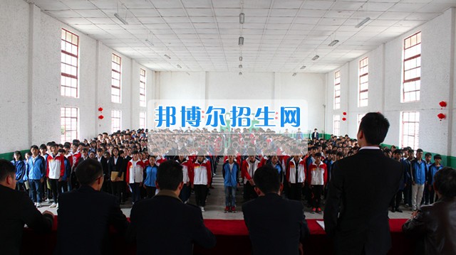 馨知心集團(tuán)、云南動(dòng)高鐵普鐵公司、上海大眾等多家單位在我校舉辦招聘會(huì)