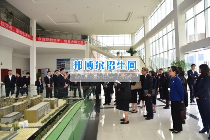 泰國(guó)詩(shī)琳通公主攜高訪(fǎng)團(tuán)蒞臨貴州省機(jī)械工業(yè)學(xué)校參觀訪(fǎng)問(wèn)