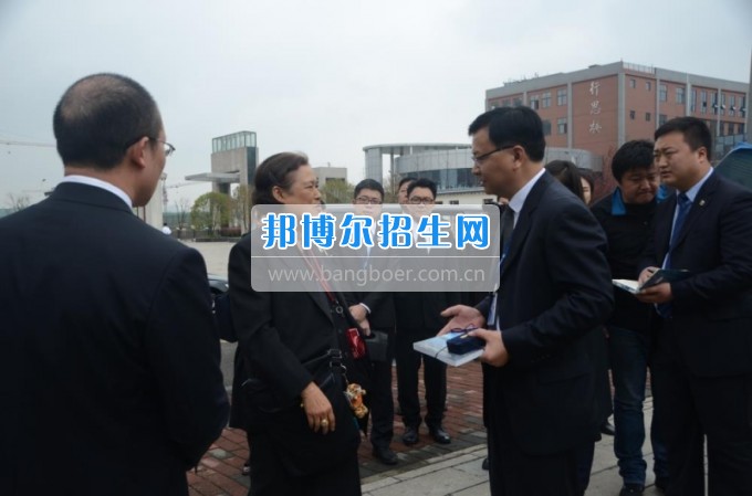 泰國(guó)詩(shī)琳通公主攜高訪(fǎng)團(tuán)蒞臨貴州省機(jī)械工業(yè)學(xué)校參觀訪(fǎng)問(wèn)