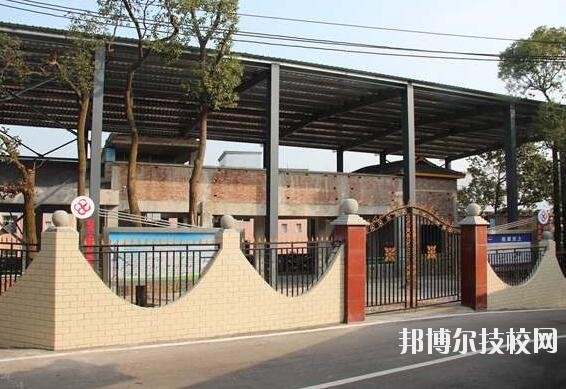 重慶工商學(xué)校2020年報(bào)名條件、招生要求、招生對(duì)象