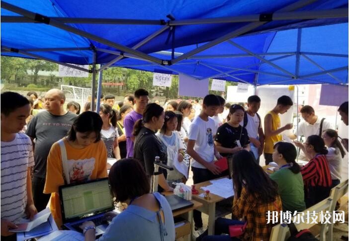 銅仁中等職業(yè)學(xué)校2020年報(bào)名條件、招生要求、招生對(duì)象