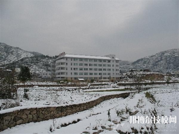 樂清市雁蕩山旅游學(xué)校2020年學(xué)費(fèi)、收費(fèi)多少 