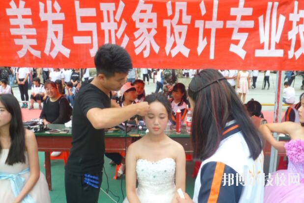 印江中等職業(yè)學(xué)校2020年招生辦聯(lián)系電話(huà)