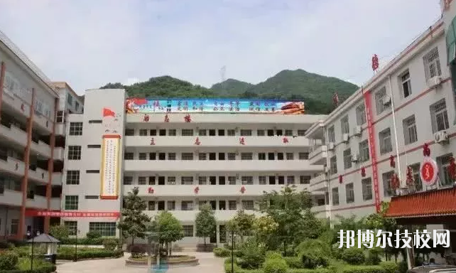鎮(zhèn)巴縣職業(yè)教育中心2020年報(bào)名條件、招生要求、招生對(duì)象 