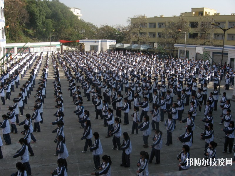 上學(xué)難的問(wèn)題雖然一直在解決，但還是會(huì)有部分家庭要面臨這個(gè)問(wèn)題。因此，學(xué)費(fèi)是學(xué)生和家長(zhǎng)在填報(bào)志愿的時(shí)候必定會(huì)考慮的重要因素之一，關(guān)乎一個(gè)家庭的經(jīng)濟(jì)承受能力。下面是小編今天整理的關(guān)于浙江醫(yī)藥技術(shù)學(xué)校的收費(fèi)標(biāo)準(zhǔn)的相關(guān)信息，希望大家報(bào)考自己滿意的學(xué)校。  浙江醫(yī)藥技術(shù)學(xué)校2020年學(xué)費(fèi)、收費(fèi)標(biāo)準(zhǔn) 學(xué) 費(fèi)(免學(xué)費(fèi)前)：三年制中專專業(yè)3000元/學(xué)期。  浙江醫(yī)藥技術(shù)學(xué)校拓展閱讀 1.普通高中學(xué)校學(xué)生資助政策  (1)免學(xué)費(fèi)  對(duì)享受最低生活保障待遇家庭的子女、依法由社會(huì)福利機(jī)構(gòu)監(jiān)護(hù)的未成年人、革命烈士子女、列入農(nóng)村五保供養(yǎng)范圍的未成年人以及殘疾學(xué)生，免除在校期間學(xué)費(fèi)和代管費(fèi)。  (2)國(guó)家助學(xué)金  對(duì)具有正式注冊(cè)學(xué)籍的普通高中在校生中的家庭經(jīng)濟(jì)困難學(xué)生發(fā)放國(guó)家助學(xué)金，平均資助標(biāo)準(zhǔn)為每生每年2000元。  2.中等職業(yè)學(xué)校學(xué)生資助政策  (1)免學(xué)費(fèi)  對(duì)公辦中等職業(yè)學(xué)校全日制正式學(xué)籍一、二、三年級(jí)所有在校學(xué)生免除學(xué)費(fèi)(非民族地區(qū)非戲曲類相關(guān)表演專業(yè)學(xué)生除外);對(duì)民辦中職學(xué)校學(xué)生按當(dāng)?shù)赝愋屯瑢I(yè)公辦中職學(xué)校學(xué)費(fèi)標(biāo)準(zhǔn)給予免除。  (2)國(guó)家助學(xué)金  對(duì)全日制正式學(xué)籍的一、二年級(jí)在校涉農(nóng)專業(yè)學(xué)生和非涉農(nóng)專業(yè)家庭經(jīng)濟(jì)困難學(xué)生發(fā)放國(guó)家助學(xué)金，資助標(biāo)準(zhǔn)為每生每年2000元。  小編關(guān)于浙江醫(yī)藥技術(shù)學(xué)校的學(xué)費(fèi)情況的信息介紹就到這里了。目前國(guó)家大力扶持教育事業(yè)的發(fā)展，尤其是職業(yè)技術(shù)方面的教育，資金扶持給大家解決了不少的后顧之憂。希望大家在如此好的政策環(huán)境下，能抓住機(jī)會(huì)好好發(fā)展自己。