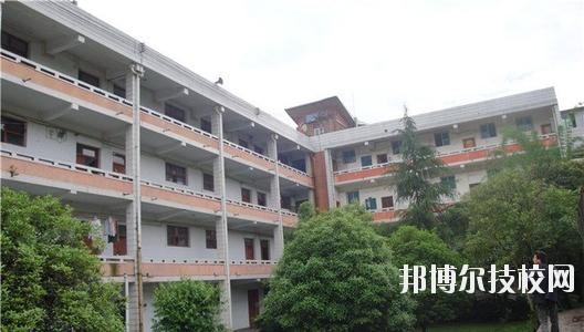清鎮(zhèn)中等職業(yè)技術(shù)學(xué)校2020年報(bào)名條件、招生要求、招生對(duì)象