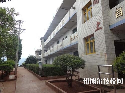 普定職業(yè)技術(shù)學(xué)校2020年報(bào)名條件、招生要求、招生對象