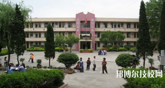 獨山中等職業(yè)學校2020年報名條件、招生要求、招生對象