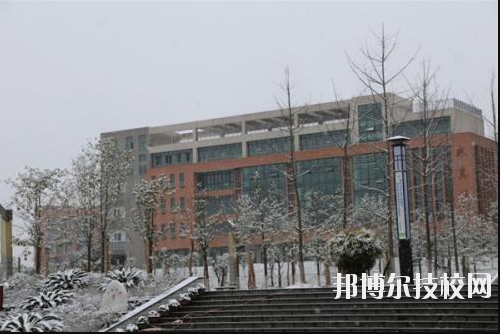 重慶榮昌職業(yè)教育中心2020年報(bào)名條件、招生要求、招生對(duì)象