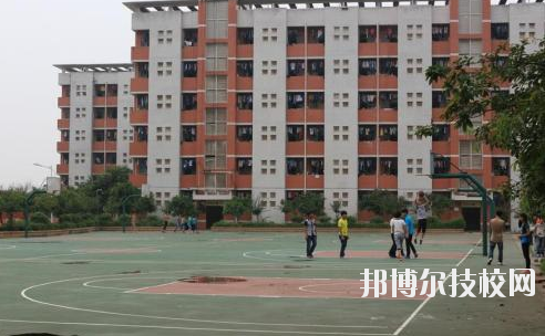重慶大足職業(yè)教育中心2020年報(bào)名條件、招生要求、招生對(duì)象