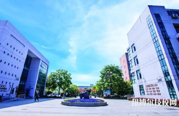衢州工程技術(shù)學(xué)校2020年報名條件、招生要求、招生對象