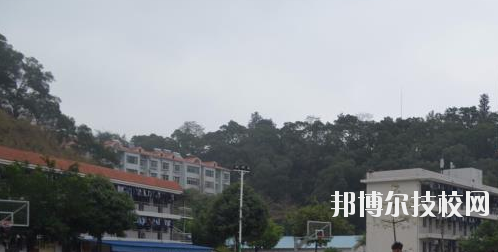 廣西右江民族商業(yè)學(xué)校怎么樣、好不好