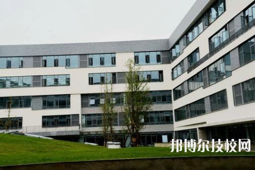 安龍職業(yè)技術(shù)學(xué)校2020年報(bào)名條件、招生要求、招生對象