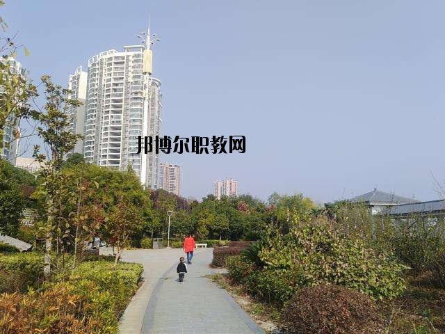 蓮花職業(yè)技術(shù)學(xué)校2020年報(bào)名條件、招生要求、招生對象