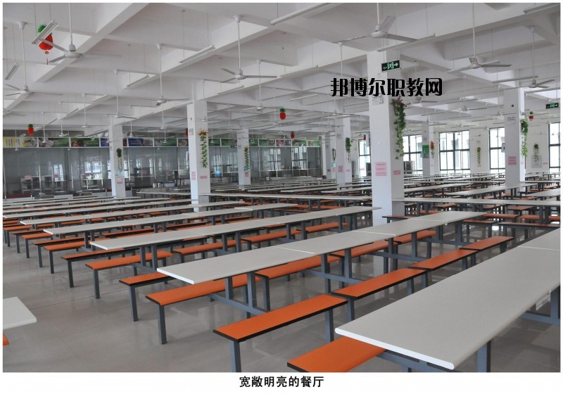 昆明外國(guó)語(yǔ)學(xué)校2020年報(bào)名條件、招生要求、招生對(duì)象
