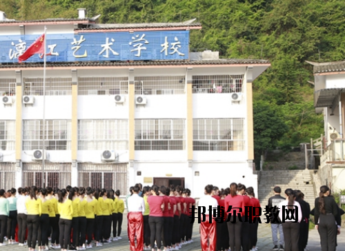 張藝謀漓江藝術(shù)學(xué)校怎么樣、好不好