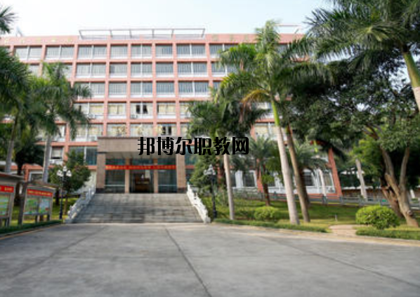 重慶華陽技工學(xué)校2020年報(bào)名條件、招生要求、招生對象