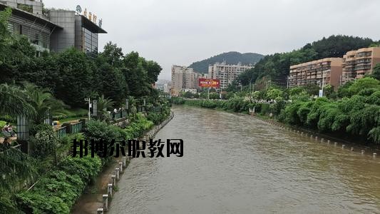 貴陽長征職業(yè)技術(shù)學(xué)校2020年報(bào)名條件、招生要求、招生對象