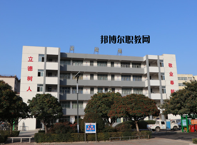 平頂山工業(yè)學(xué)校2021年報名條件、招生要求、招生對象