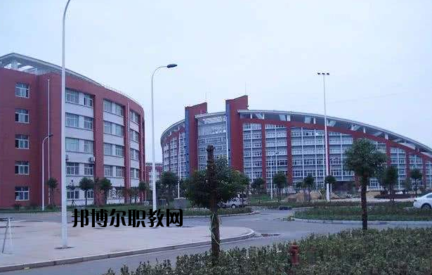 河南駐馬店財經(jīng)學(xué)校2021年招生辦聯(lián)系電話