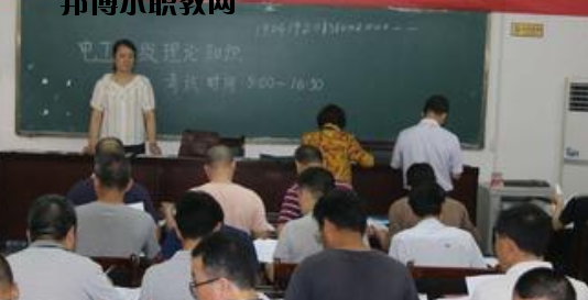 百色右江區(qū)職業(yè)技術(shù)學(xué)校2020年報(bào)名條件、招生要求、招生對(duì)象