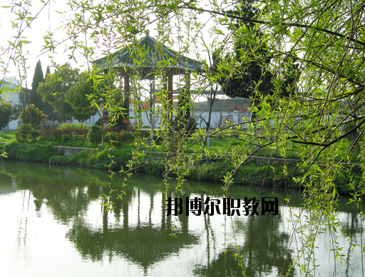 蕪湖商貿(mào)工業(yè)學(xué)校2020年報名條件、招生要求、招生對象
