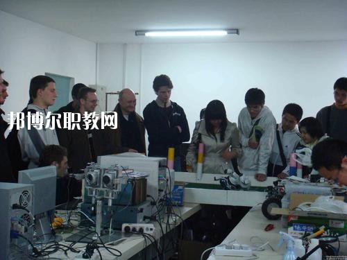 瀘州化工廠技工學(xué)校2020年報名條件、招生要求、招生對象