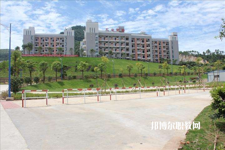 延津無(wú)線電技術(shù)學(xué)校2021年報(bào)名條件、招生要求、招生對(duì)象