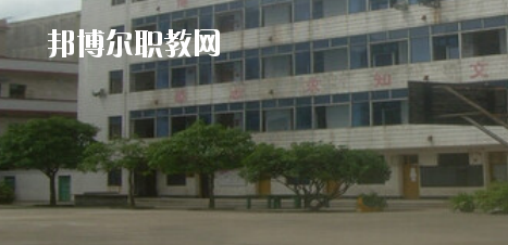 玉林市嶺南工業(yè)學(xué)校2020年報名條件、招生要求、招生對象