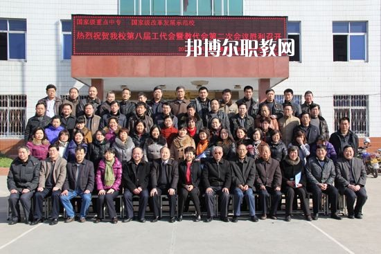 南陽工業(yè)學(xué)校2021年報名條件、招生要求、招生對象
