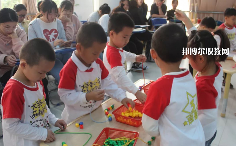 貴陽(yáng)2021年中專幼師學(xué)?？梢钥即髮? width=