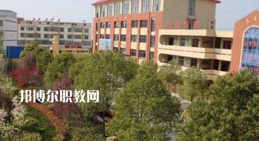 阜南科技藝術(shù)學校2021年招生辦聯(lián)系電話