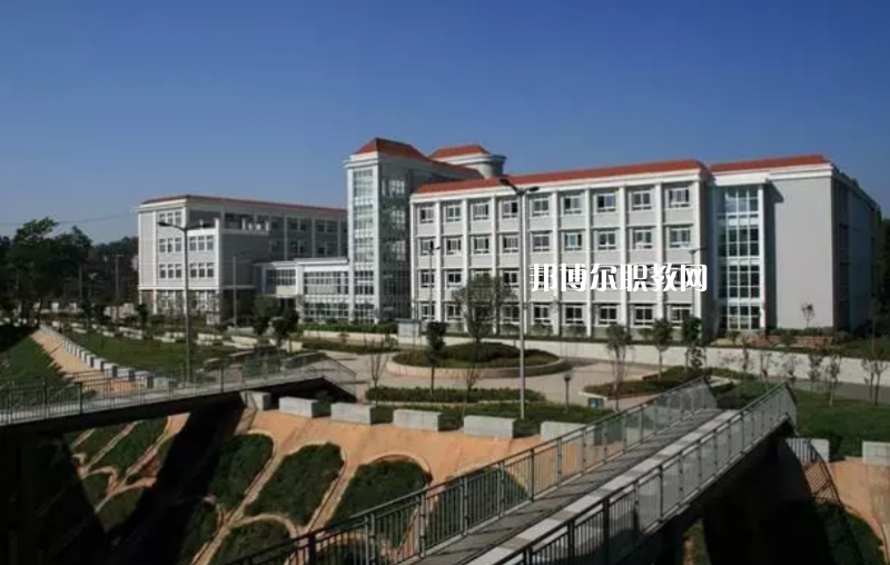 昆明官渡區(qū)職業(yè)高級(jí)中學(xué)2021年學(xué)費(fèi)、收費(fèi)多少