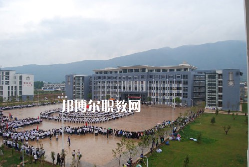 麗江民族中等專業(yè)學校2021年學費、收費多少