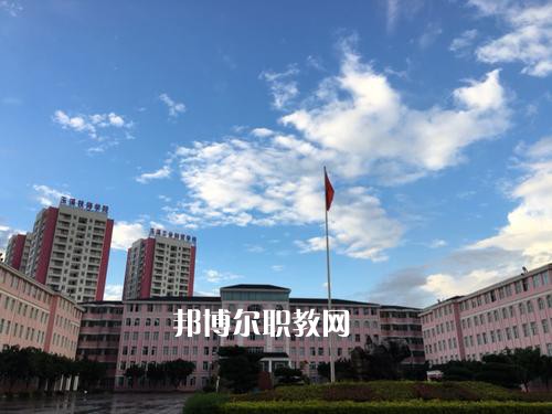 玉溪工業(yè)財(cái)貿(mào)學(xué)校2021年學(xué)費(fèi)。收費(fèi)多少