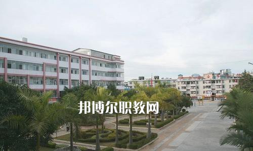 云南省普洱衛(wèi)生學(xué)校2021年學(xué)費、收費多少