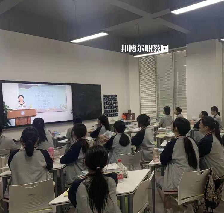 江蘇南京技師學(xué)院2022年報名條件、招生要求、招生對象