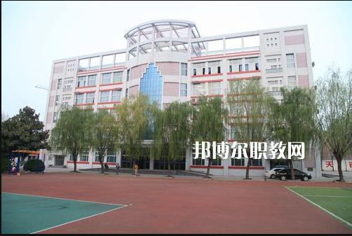 重慶輕工業(yè)技工學(xué)校2022年學(xué)費(fèi)、收費(fèi)多少 