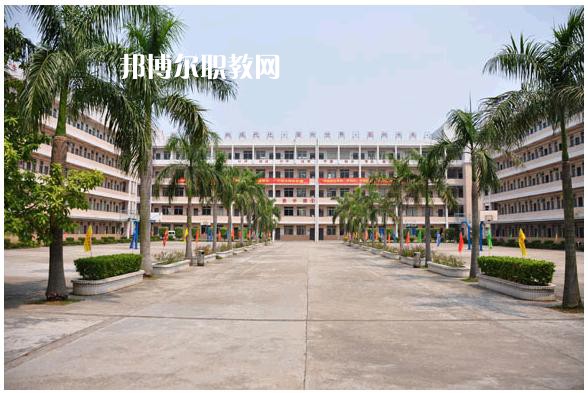 重慶輕工業(yè)技工學校網站網址
