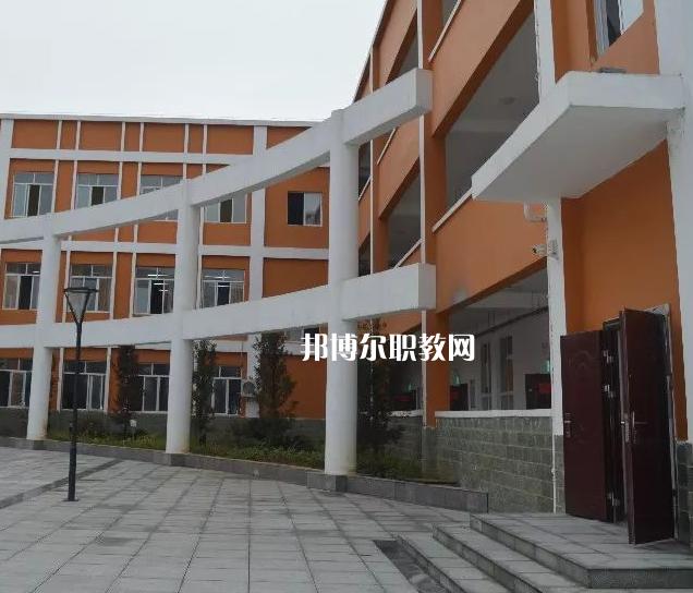 黔南州技工學(xué)校2022年報(bào)名條件、招生要求、招生對(duì)象
