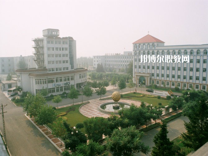 重慶五里店職業(yè)中學(xué)2022年學(xué)費、收費多少 