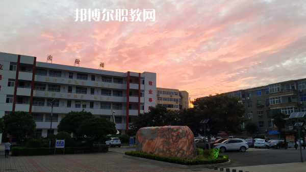 重慶巫山師范學(xué)校2022年報名條件、招生要求、招生對象 
